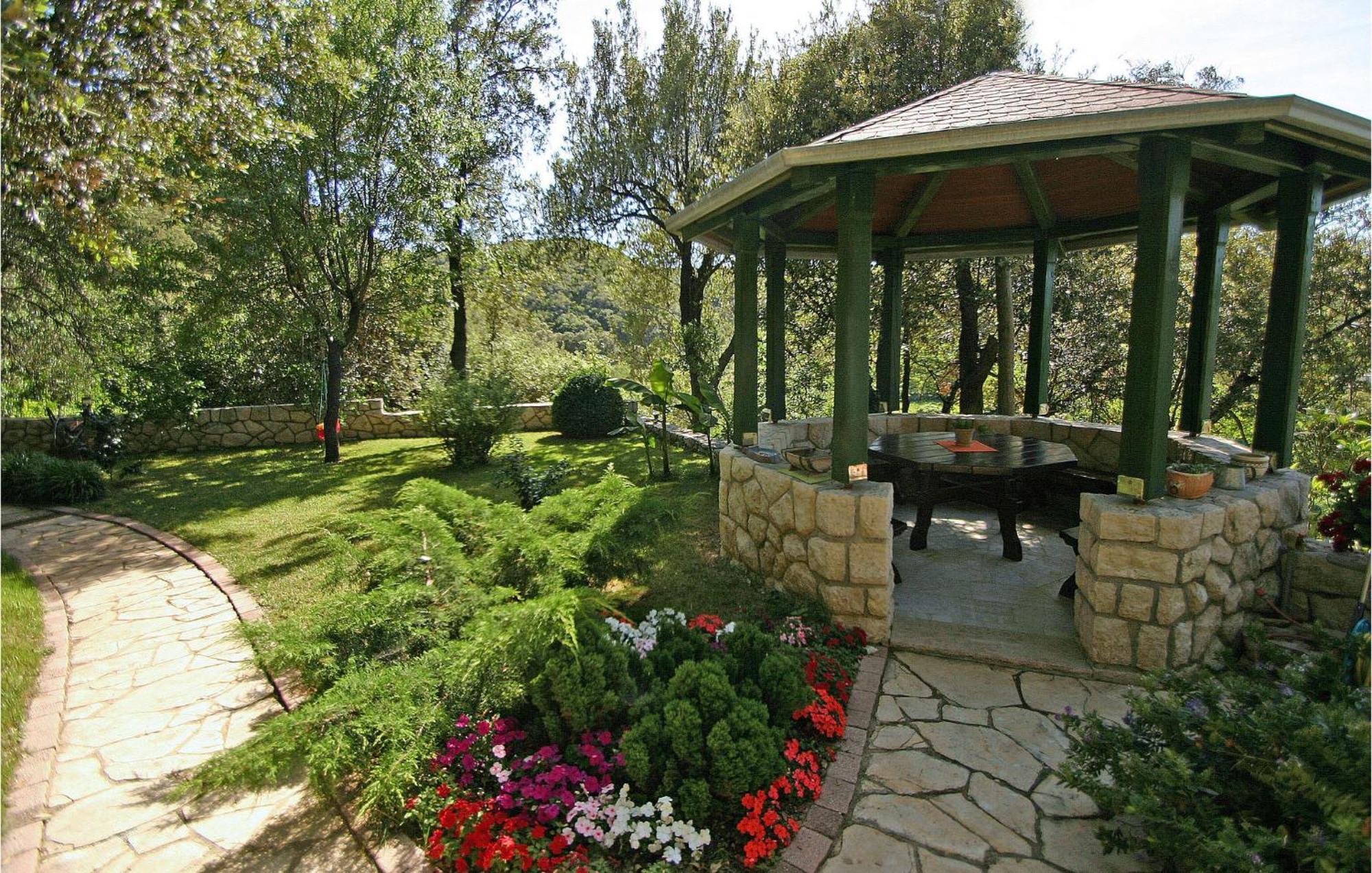 1 Bedroom Awesome Apartment In Супетарська Драґа Екстер'єр фото